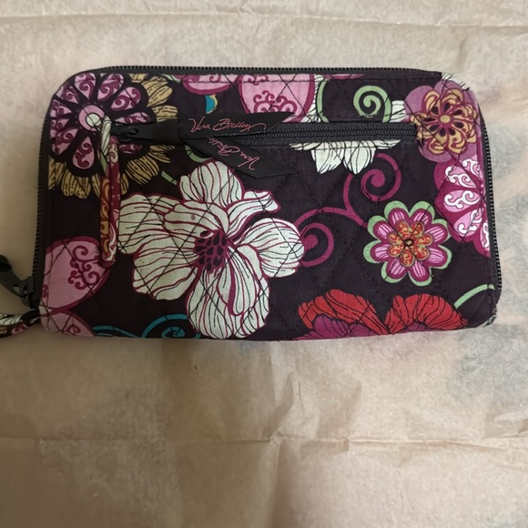 Vera Bradley Wristlet Retired - Picture 2 of 7